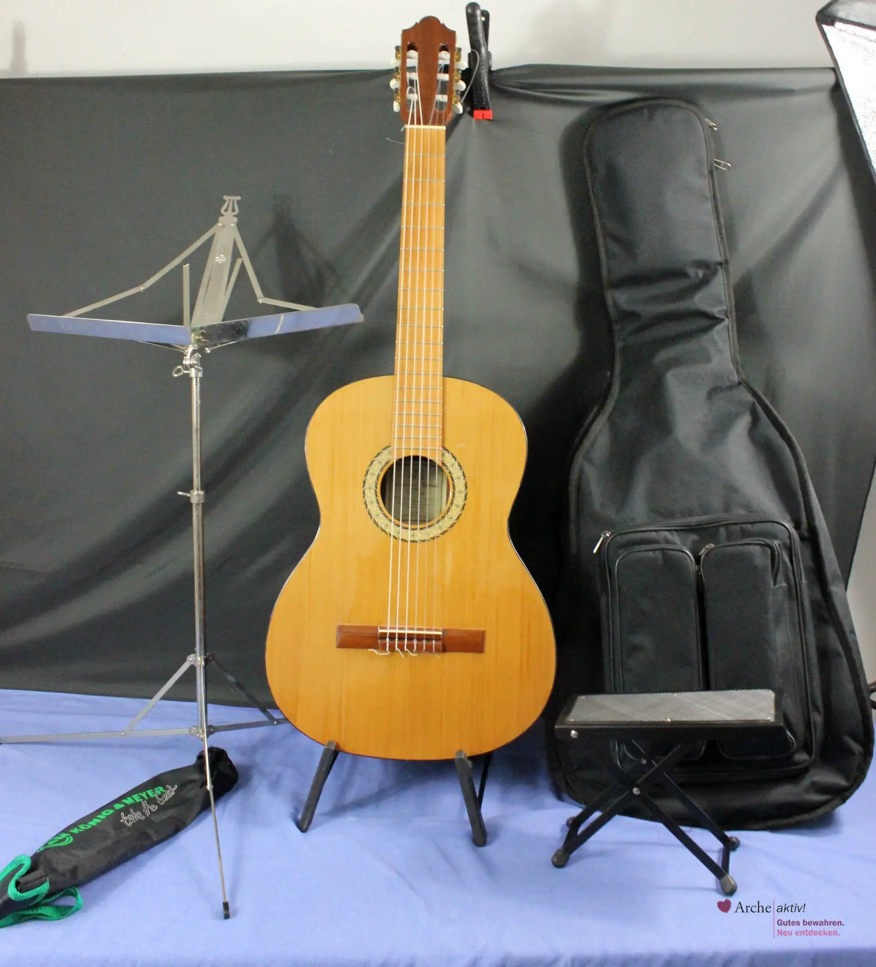 Pro Arte Akustikgitarre Modell GC-210 mit Tasche und Zubehör