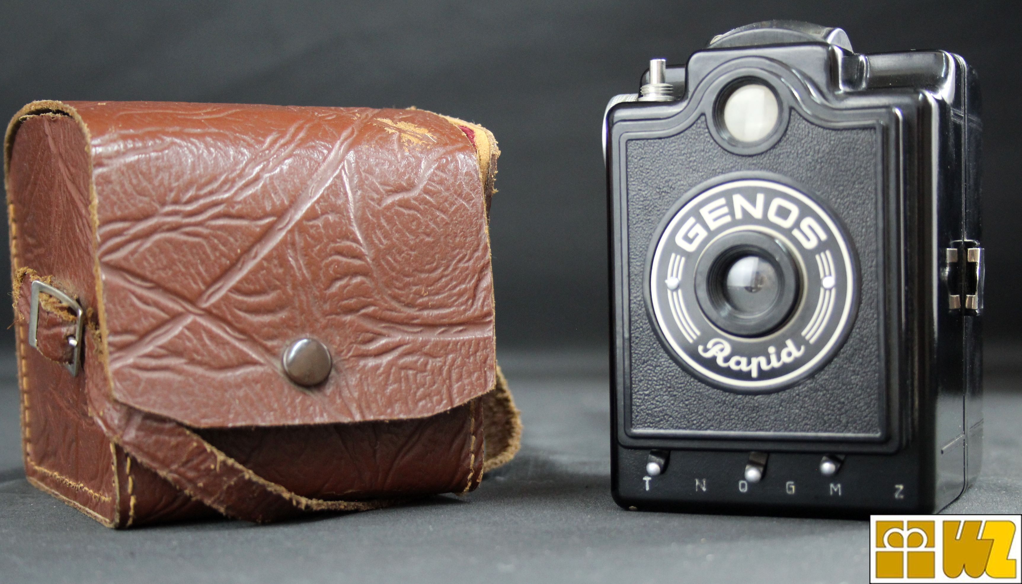 Genos Rapid Boxkamera in Ledertäschchen, 1950er Jahre, gebraucht