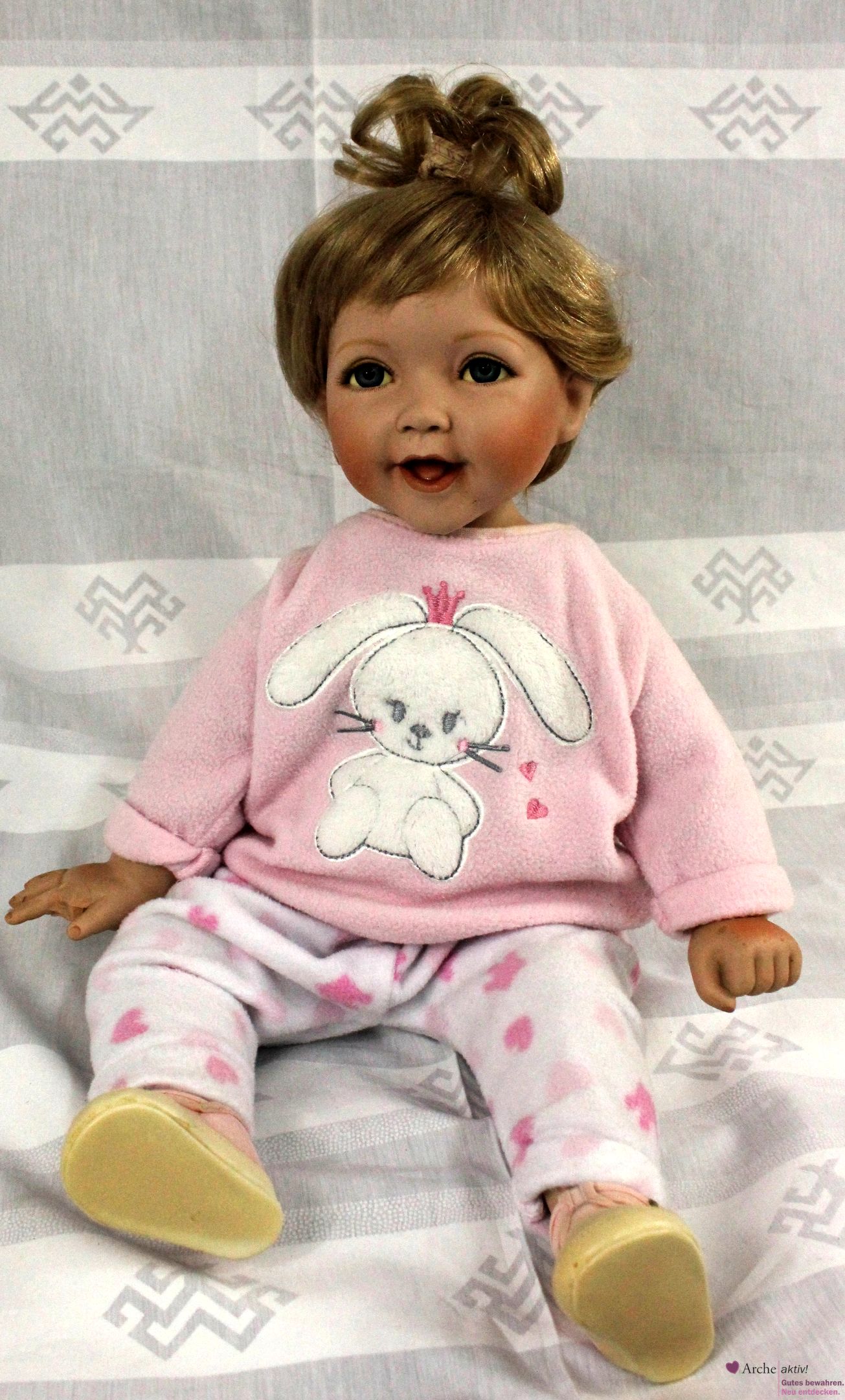 Oncrown Collection 2004, Porzellankopf-Sammlerpuppe Nr. 150/777, gebraucht