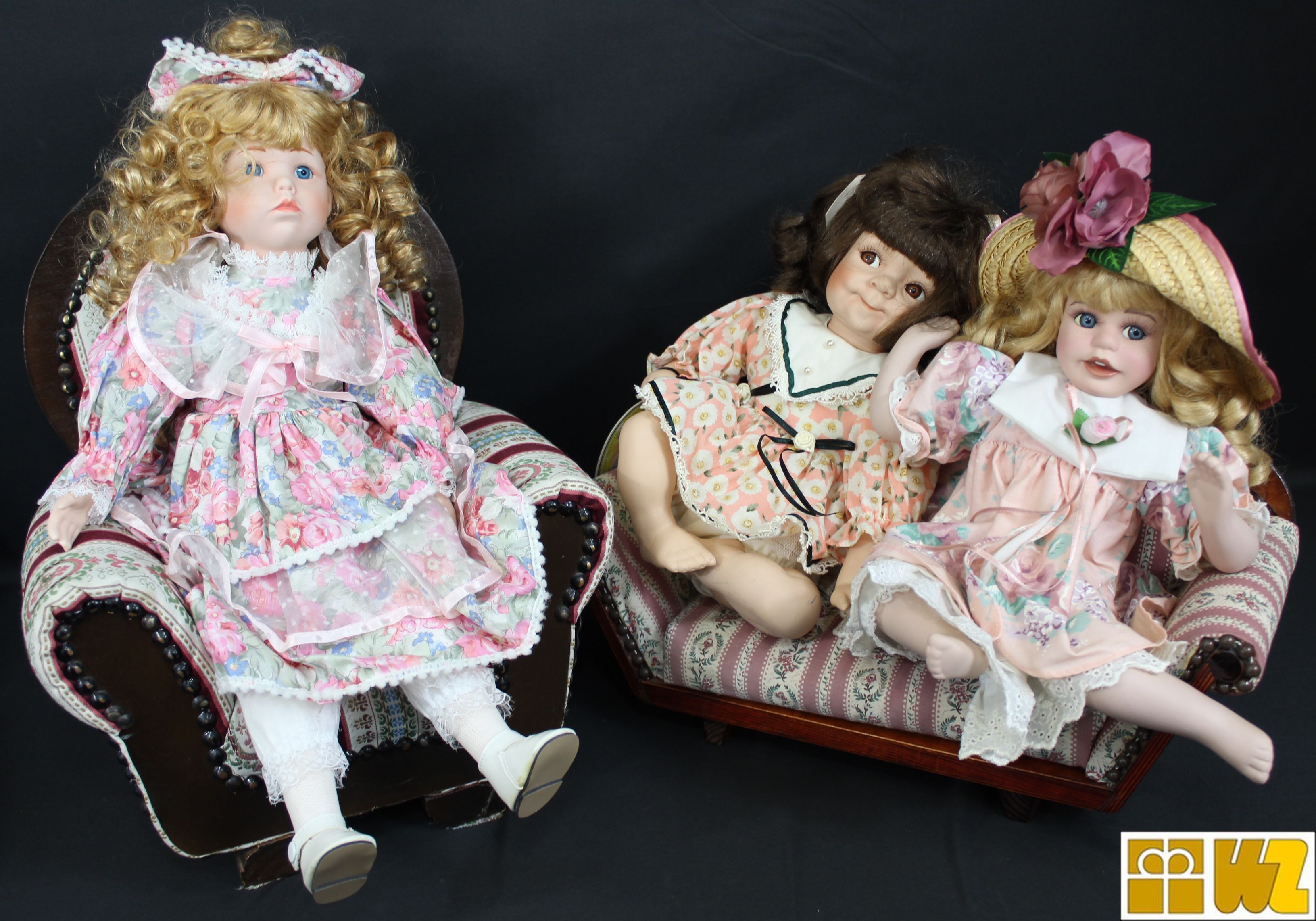 Sally's Dolls - Sammlerpuppenset - 3 verschiedene Porzellanpuppen mit Möbeln