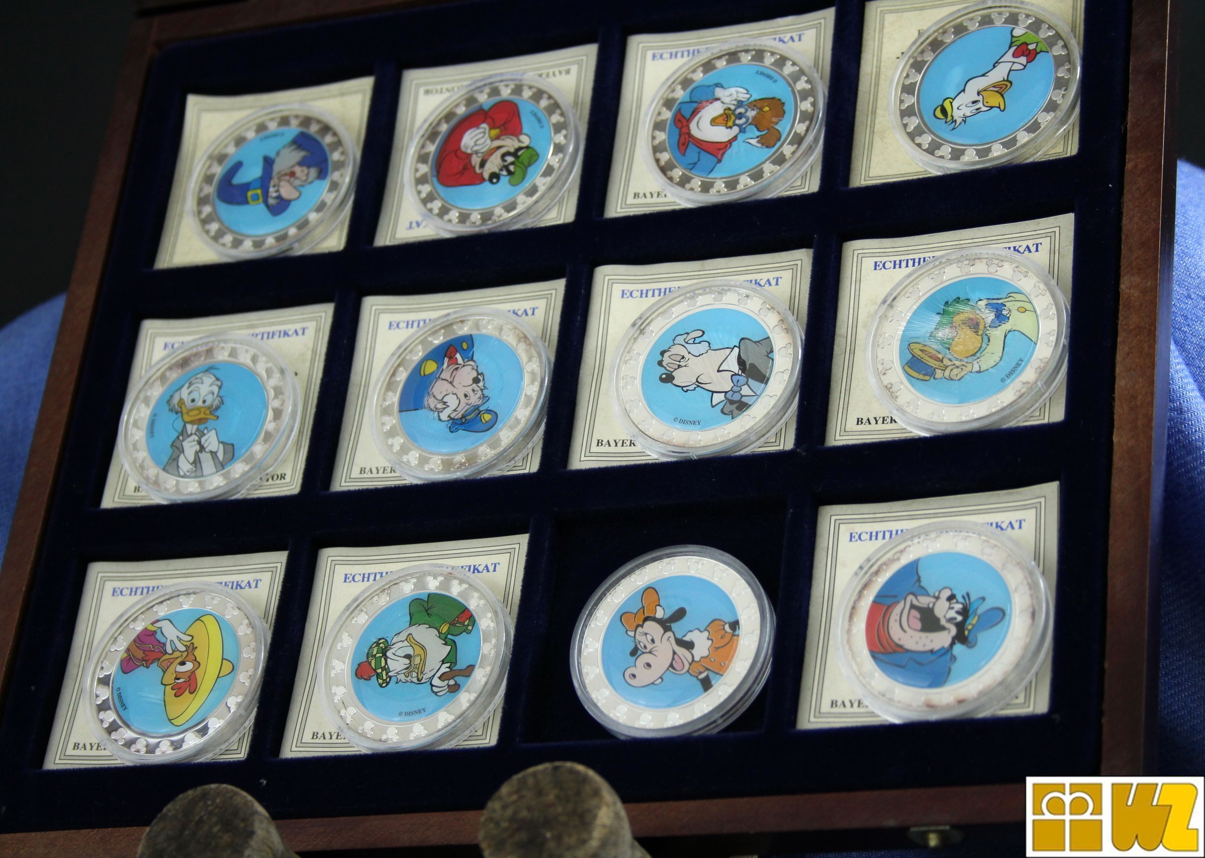12 Disney Sammelmünzen Mickey und seine Freunde, limitiert, m. Zertifikat, gebr.