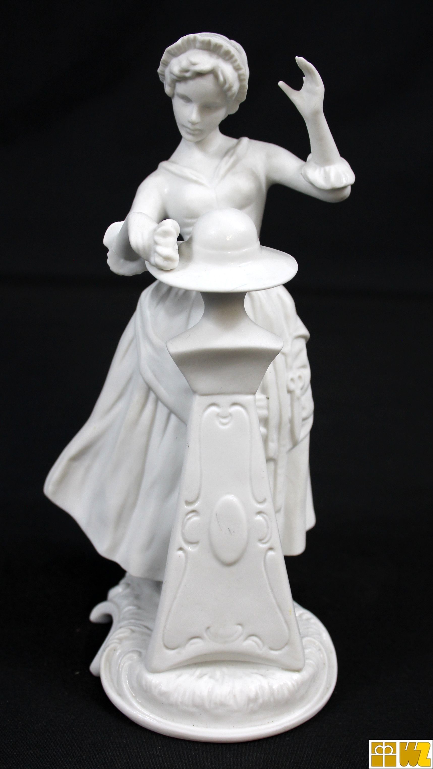 Goebel Porzellan Figur ca 20 cm die Hutmacherin unbemalt (weiß) 