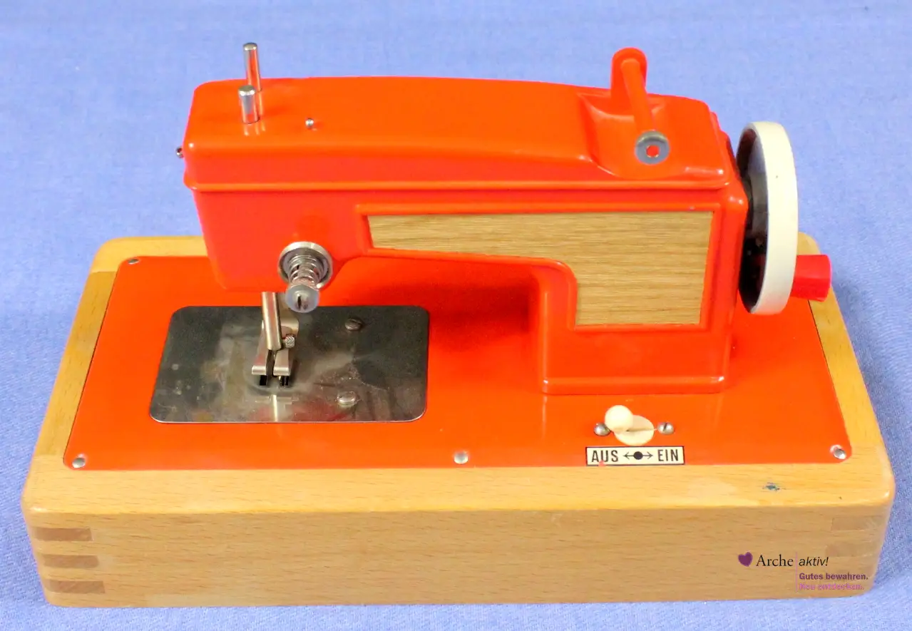 Kindernähmaschine Vintage, mit Batteriebetrieb oder zur Deko, gebraucht