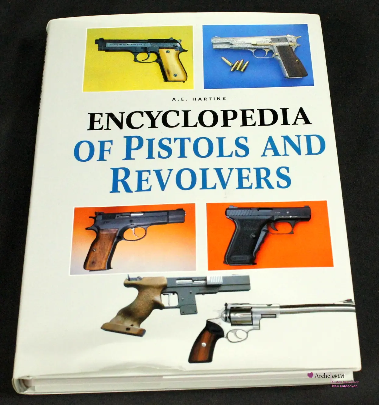 Encyclopedia of Pistols and Revolvers, gebraucht