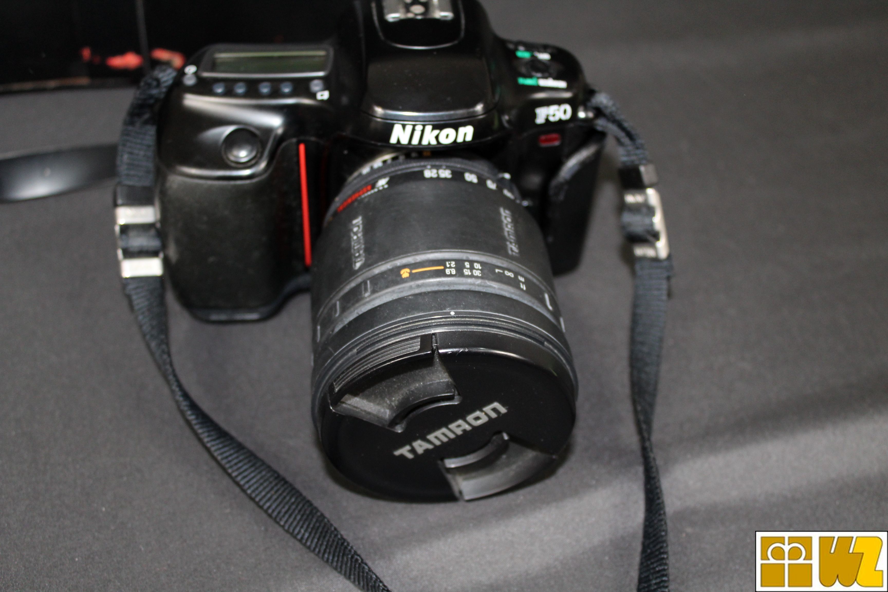 Nikon Analoge SLR Kamera F50 mit Tamron Objektiv AF Aspherical LD 28-200mm